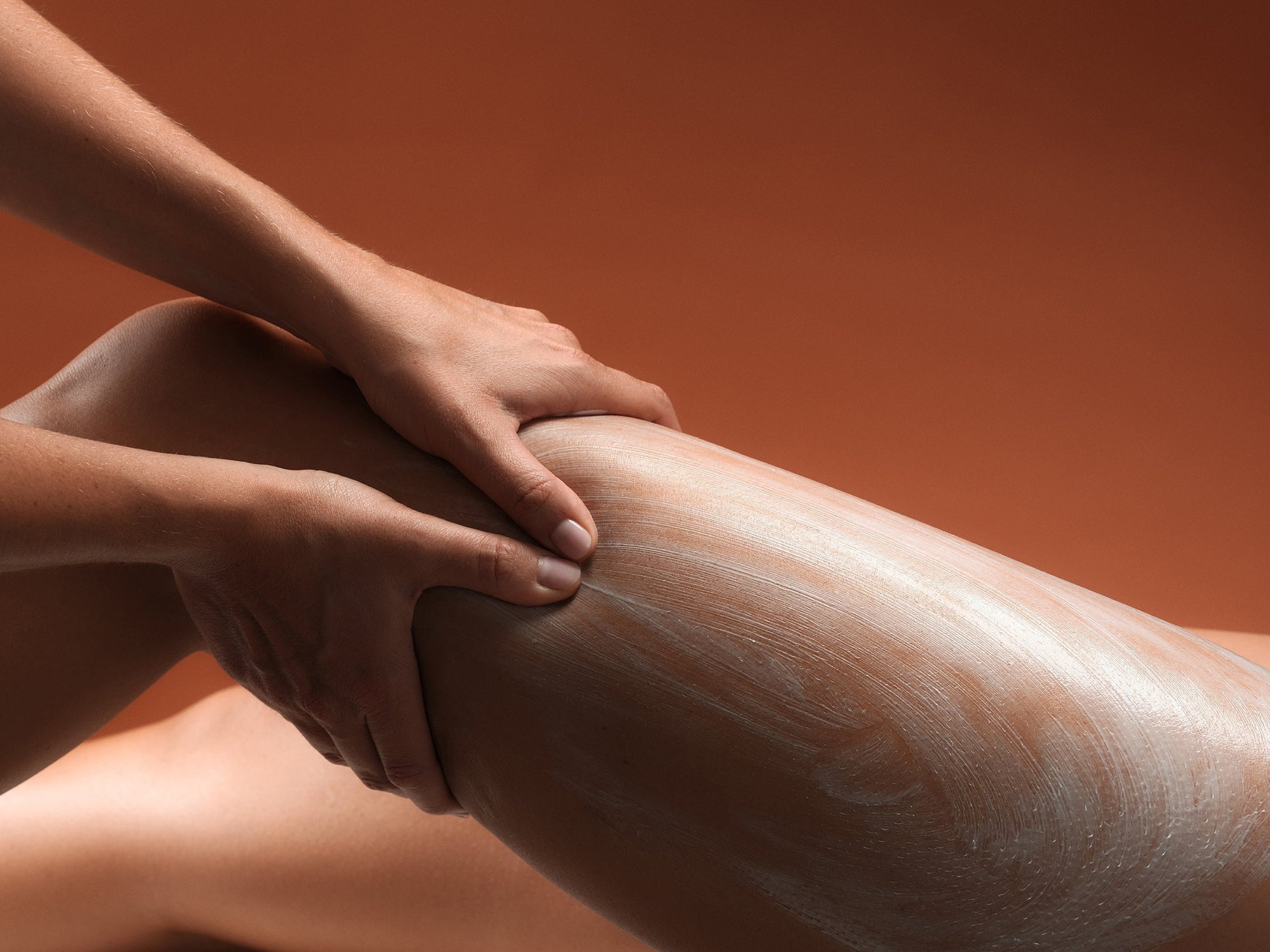 Trainer applying mud on the model